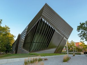 /media/photos/2018/10/10/1-11075-msu-broad-2017-msu-broad-webjpg.jpg